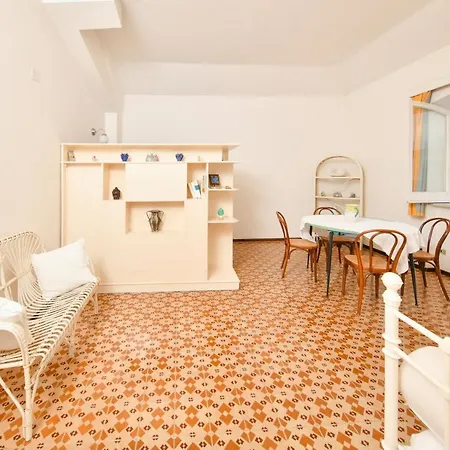 80075 Apartment *